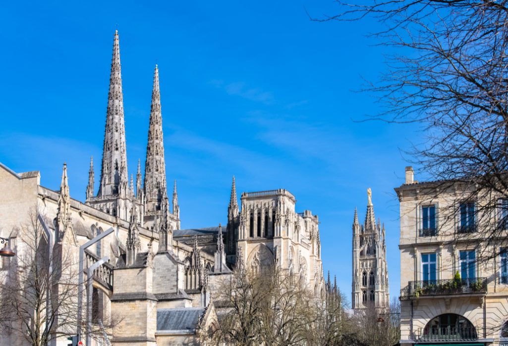 Cathédrale Saint-André & Tour Pey Berland : Un voyage dans le temps près de votre hôtel à Bordeaux
