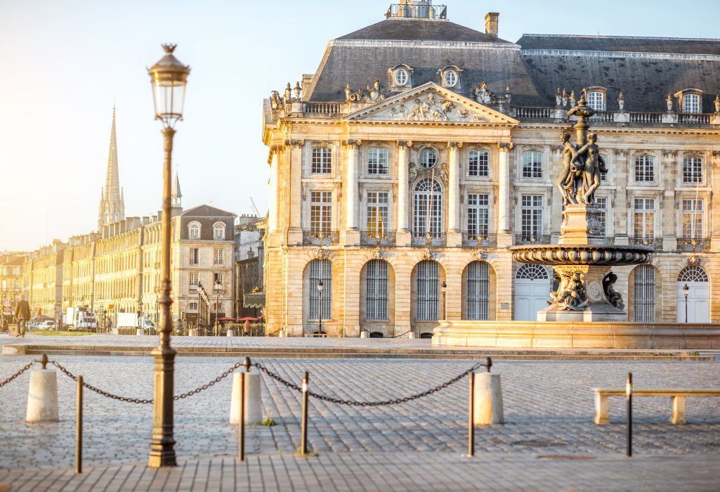 La Place de la Bourse : L'éclat de Bordeaux près de votre hôtel 4 étoiles