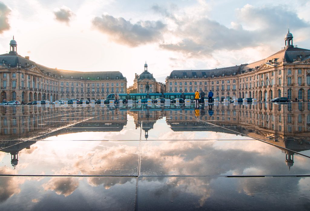 La Place de la Bourse : L'éclat de Bordeaux près de votre hôtel 4 étoiles